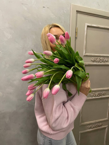 Букет из 25 нежно-розовых тюльпанов 