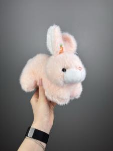 Зайчик с морковкой