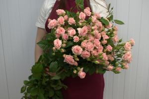 Кустовая роза Лидия 60 см.