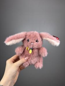 Зайка с бусинами