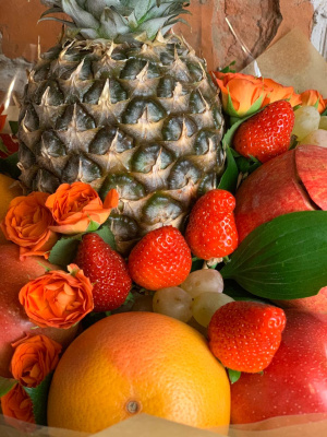 Фруктовый букет с ананасом