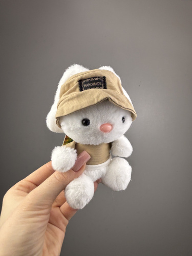 Зайка брелок в шляпе