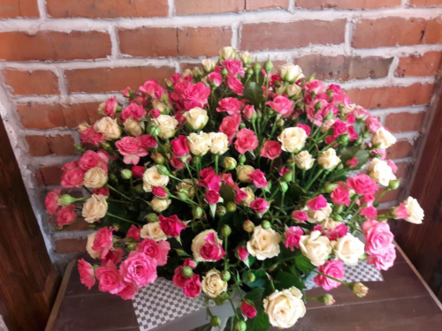 Букет-микс из белых и розовых роз