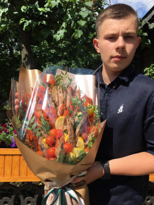 Мужской букет из раков и лангустинов