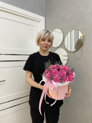 Шляпная коробка с диантусами