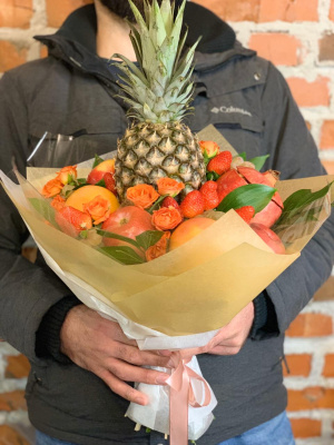 Фруктовый букет с ананасом