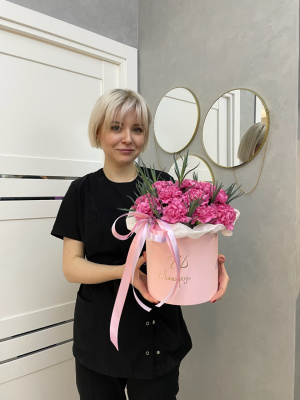 Шляпная коробка с диантусами