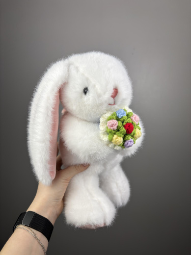 Зайка с букетом