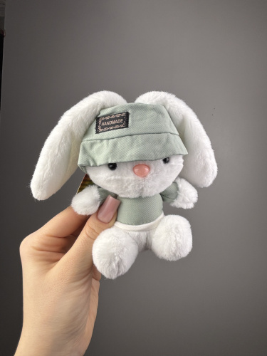 Зайка брелок в шляпе