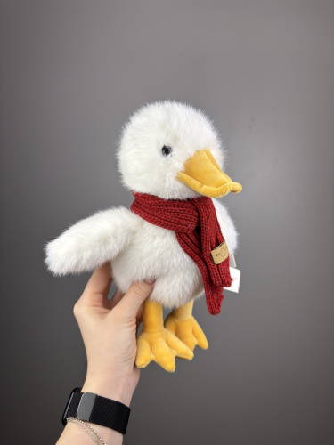 Утенок в шарфике