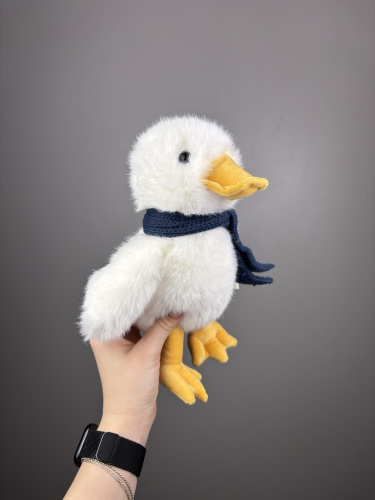 Утенок в шарфике
