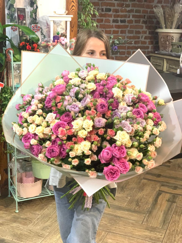 Букет-микс из кустовых роз «Мега»