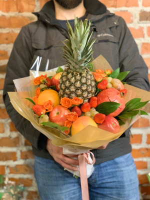 Фруктовый букет с ананасом