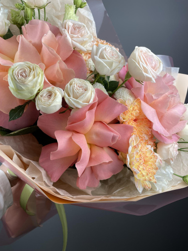 БУКЕТ С ФРАНЦУЗСКИМИ РОЗАМИ 