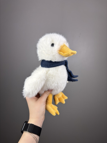 Утенок в шарфике