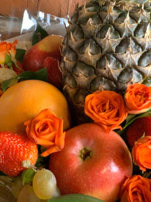 Фруктовый букет с ананасом