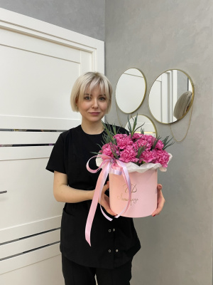 Шляпная коробка с диантусами