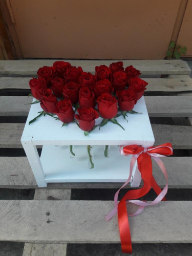 Подставка с розами в колбах «От всего сердца»