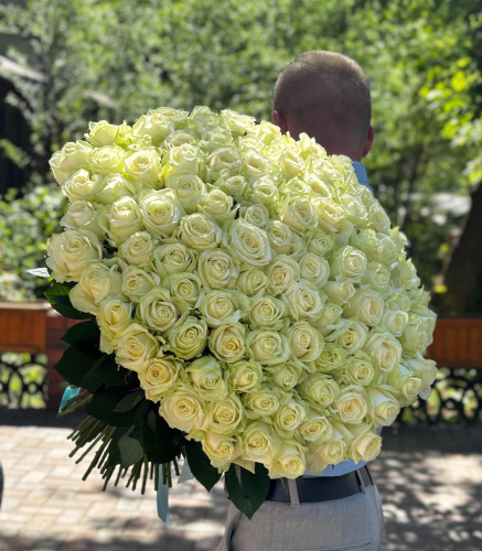 Букет из 101 белой розы 