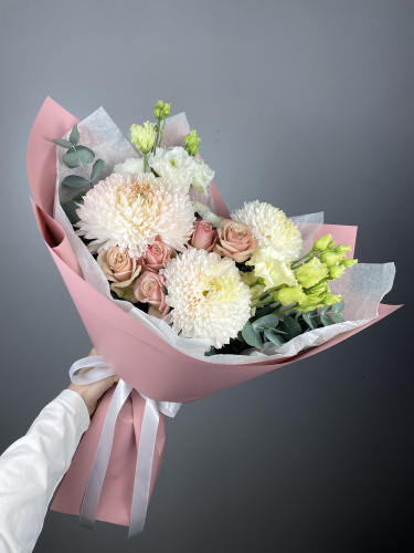 БУКЕТ С ОДНОГОЛОВОЙ ХРИЗАНТЕМОЙ МАГНУМ 