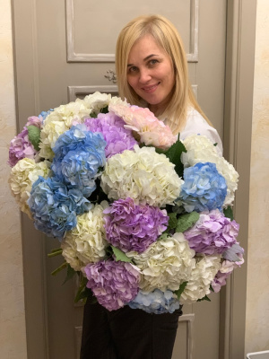 Букет-микс из 21 гортензии «Северное сияние»