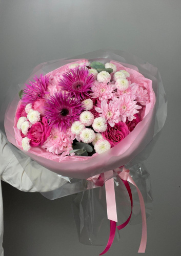 БУКЕТ С ХРИЗАНТЕМОЙ И ГЕРБЕРАМИ