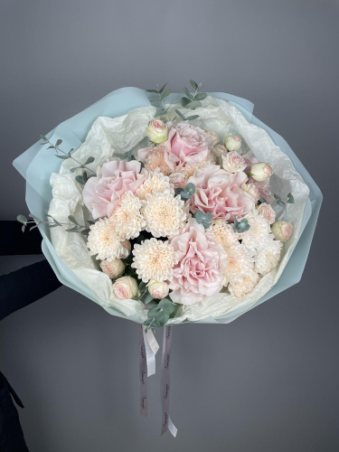 НЕЖНЫЙ БУКЕТ С ФРАНЦУЗСКИМИ РОЗАМИ 